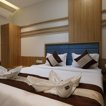 Hotel Decent Unjha Eksteriør billede