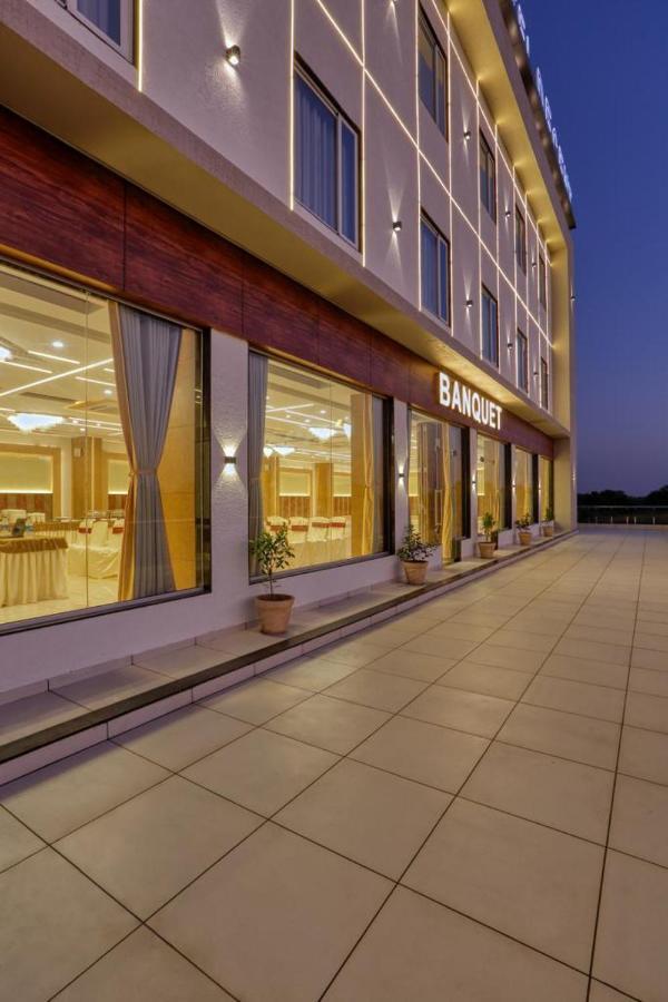 Hotel Decent Unjha Eksteriør billede