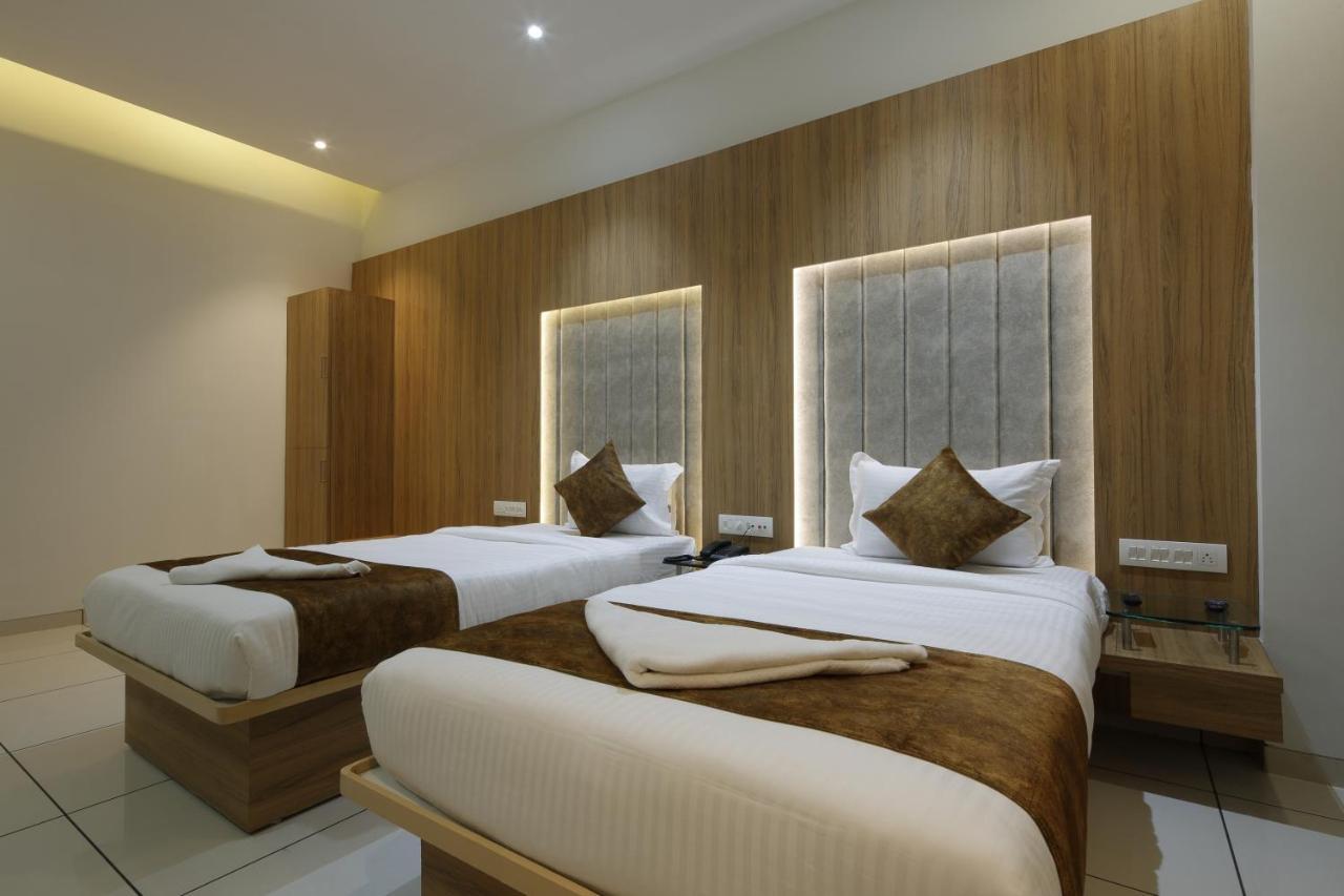 Hotel Decent Unjha Eksteriør billede