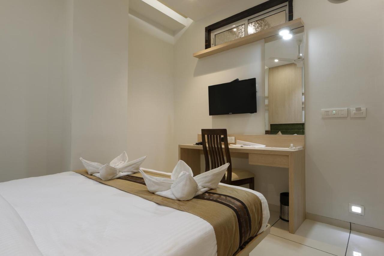 Hotel Decent Unjha Eksteriør billede