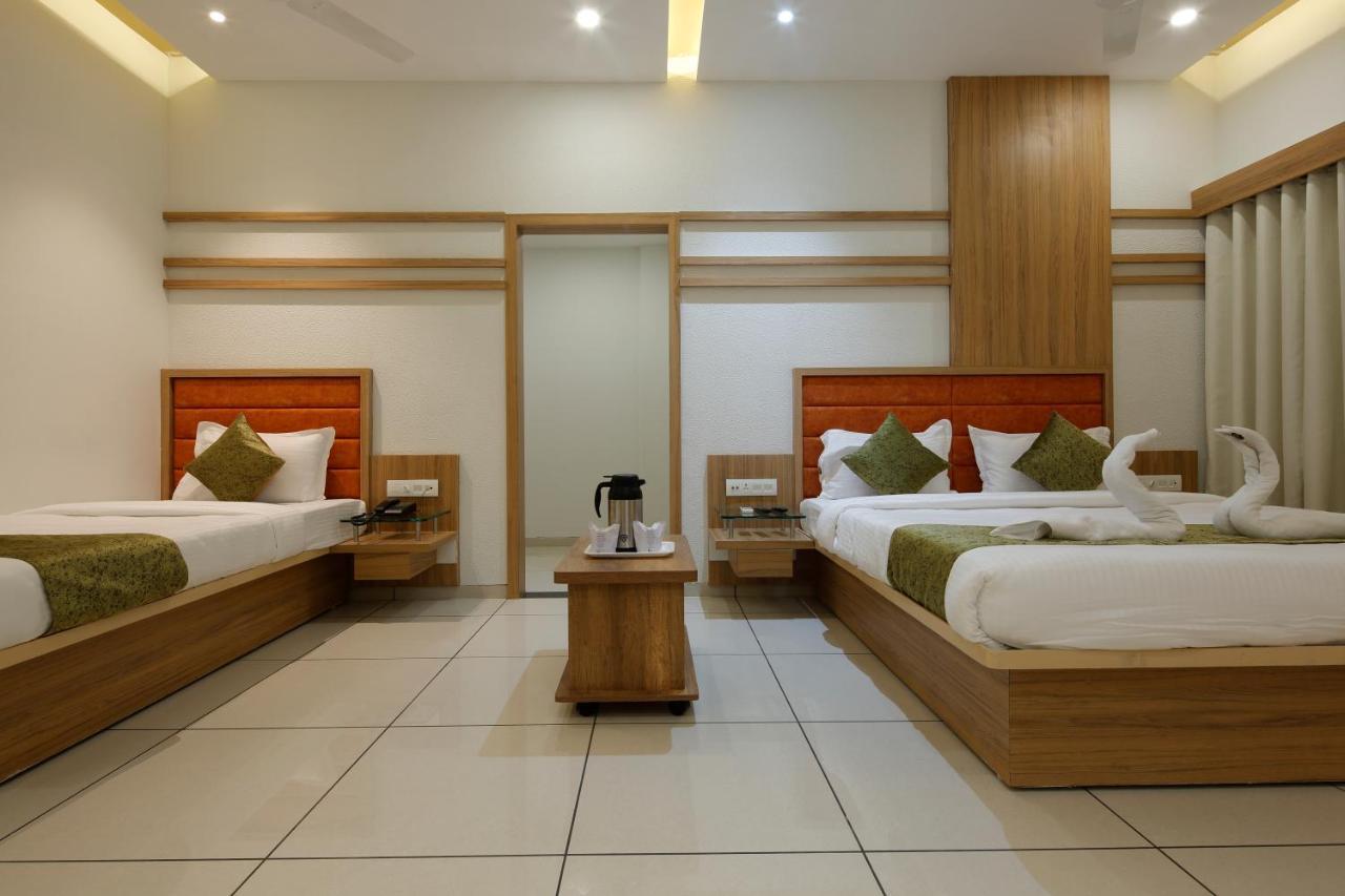 Hotel Decent Unjha Eksteriør billede