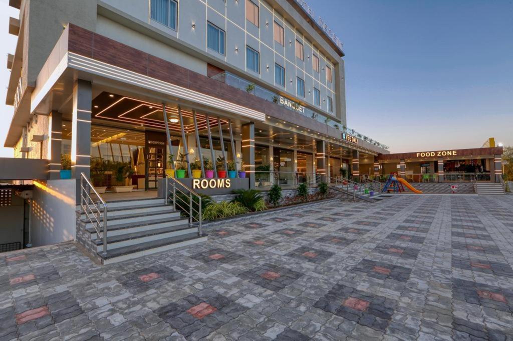 Hotel Decent Unjha Eksteriør billede